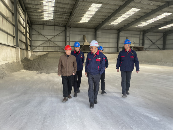 股份公司黨委委員、副總經(jīng)理劉道昆到建材公司調(diào)研