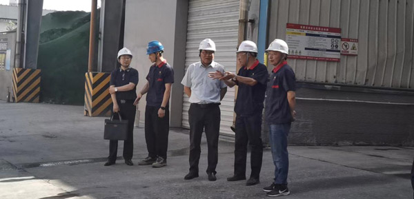 集團(tuán)公司黨委委員、股份公司黨委書記、總經(jīng)理蔣培進(jìn)到建材公司調(diào)研
